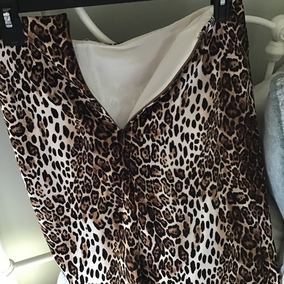 WHBM size 2 animal print pencil skirt in cream bla - Picture 4 of 7